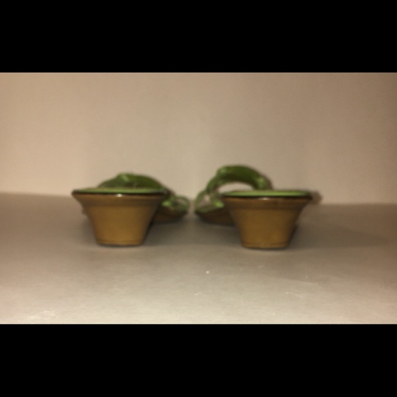 Fresh green Nine West sandals with matching shell detail - Picture 6 of 7